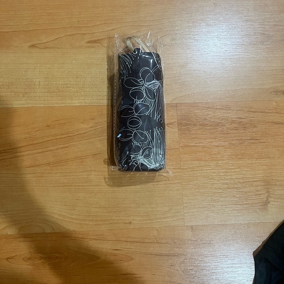 Simply Sister’s by Lola Ohia Mini Umbrella. - Picture 2 of 3